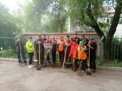 Присоединились к общегородским санпятнице и субботнику!