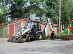 Ремонтные работы в рамках партийного проекта «Формирование современной городской среды» стартовали еще по двум адресам – Ульяновых, 21 и Российская, 13. 