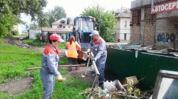 Продолжаются работы по текущему ремонту домов и благоустройству придомовых территорий