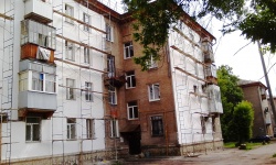 В Орджоникидзевском  районе продолжается капитальный ремонт многоквартирных домов