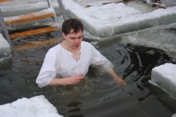 Правила поведения на воде во время крещенских купаний
